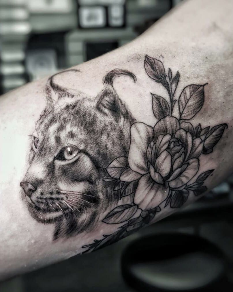 Floral lion tatouage - meilleur tatoueur le mans
