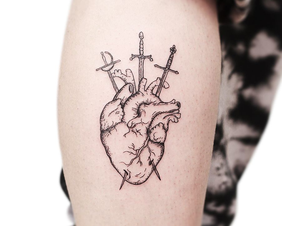 Tatouage lignes fines Le Mans