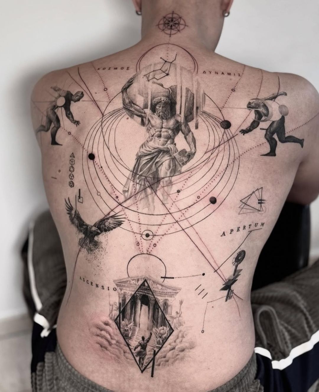 Ionut Badiceanu - Tatoueur Micro Réalisme - Bucarest